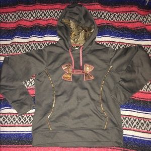 Women’s medium under armour hoodie
